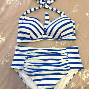 Two-piece high waisted bathing suit
